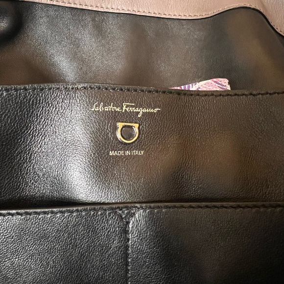 Ferragamo bag - Picture 6 of 11